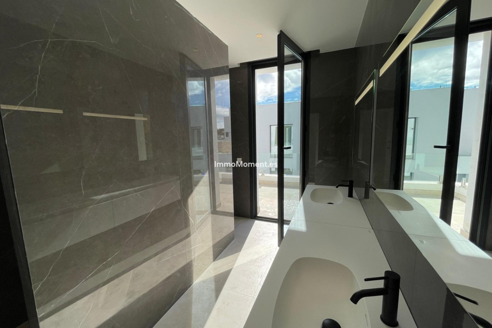 Resale - Detached villa - Estepona - Estepona Centro