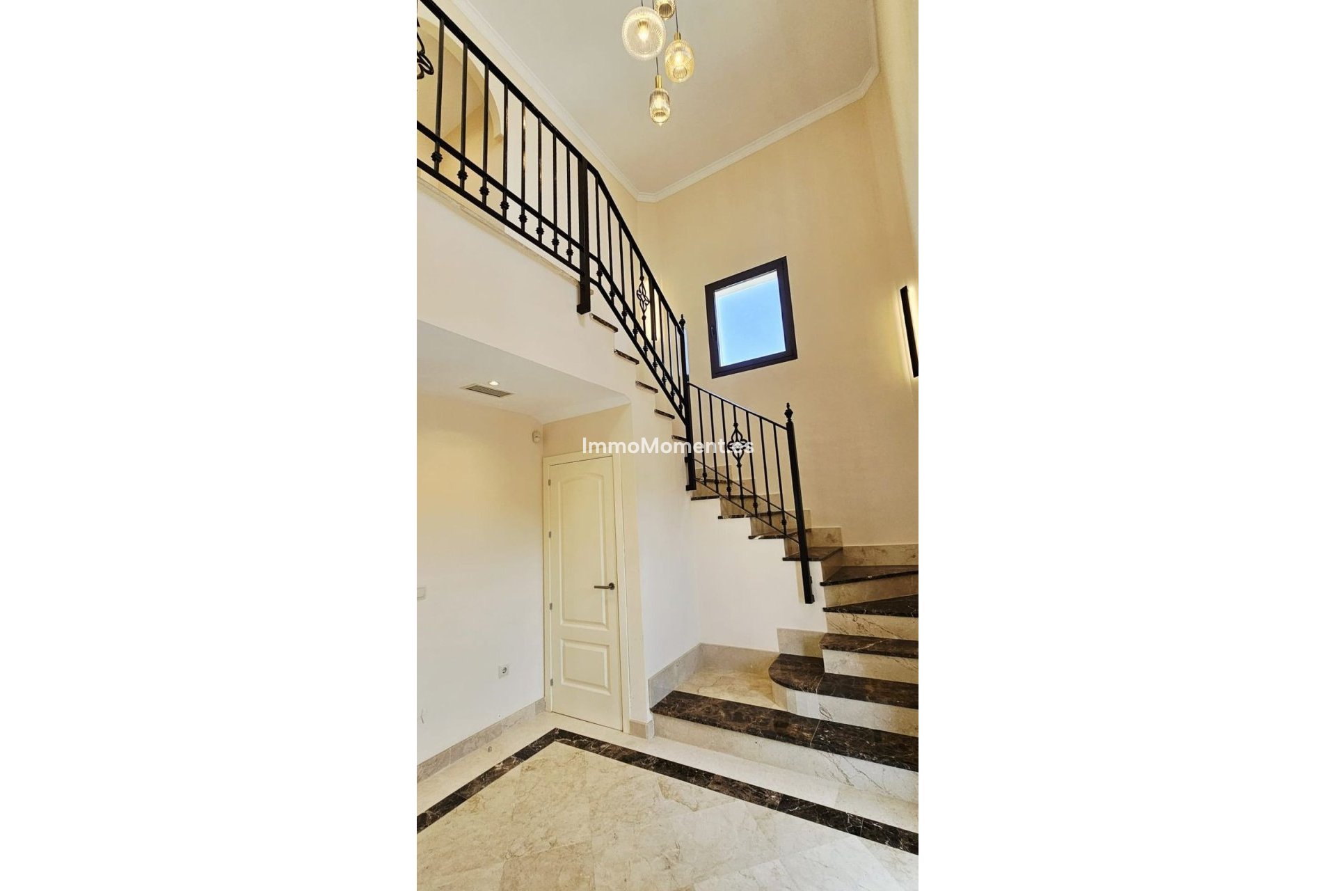 Resale - Detached villa - Estepona - Estepona Centro