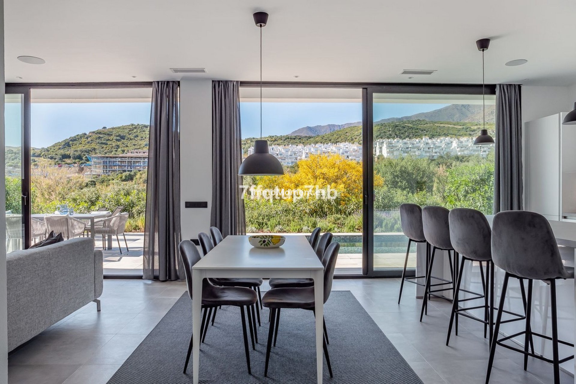 Resale - Detached villa - Estepona - Estepona Centro