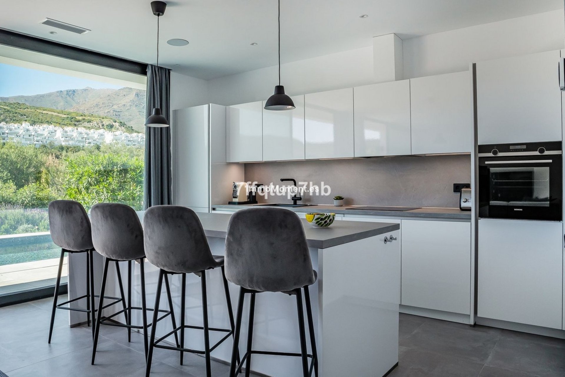 Resale - Detached villa - Estepona - Estepona Centro
