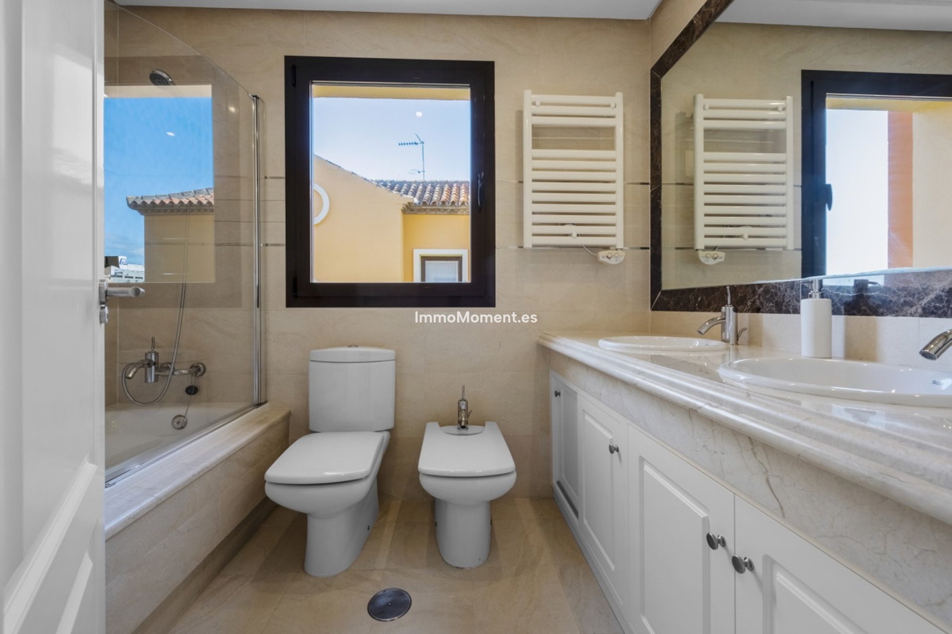 Resale - Detached villa - Estepona - Estepona Centro