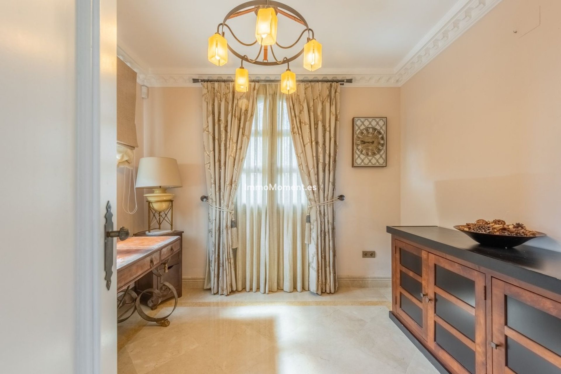 Resale - Detached villa - Estepona - Estepona Centro