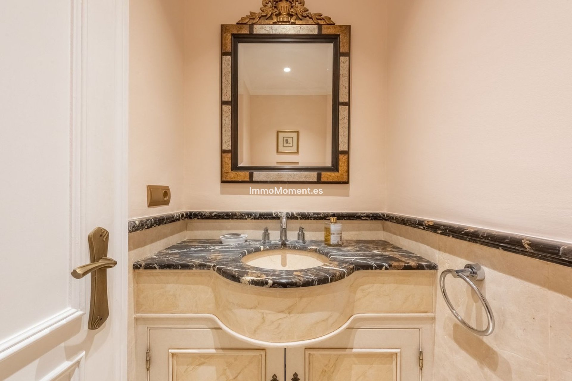 Resale - Detached villa - Estepona - Estepona Centro