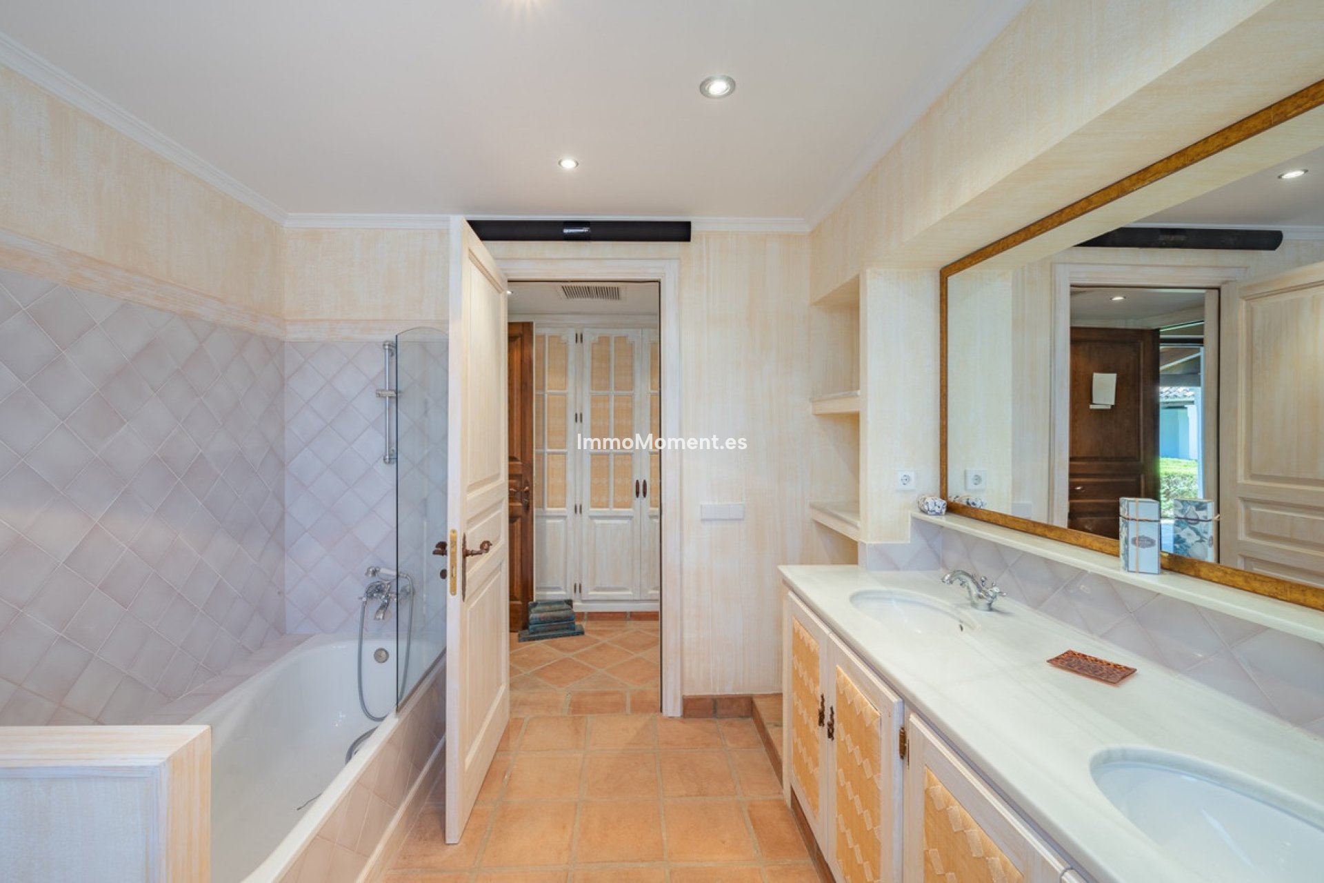 Resale - Detached villa - Estepona - Estepona Centro