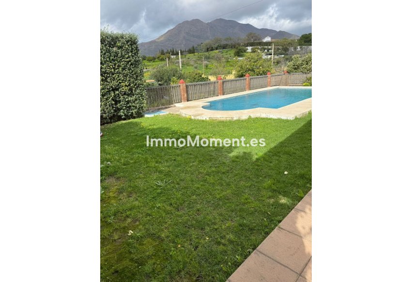 Resale - Detached villa - Estepona - Estepona Centro