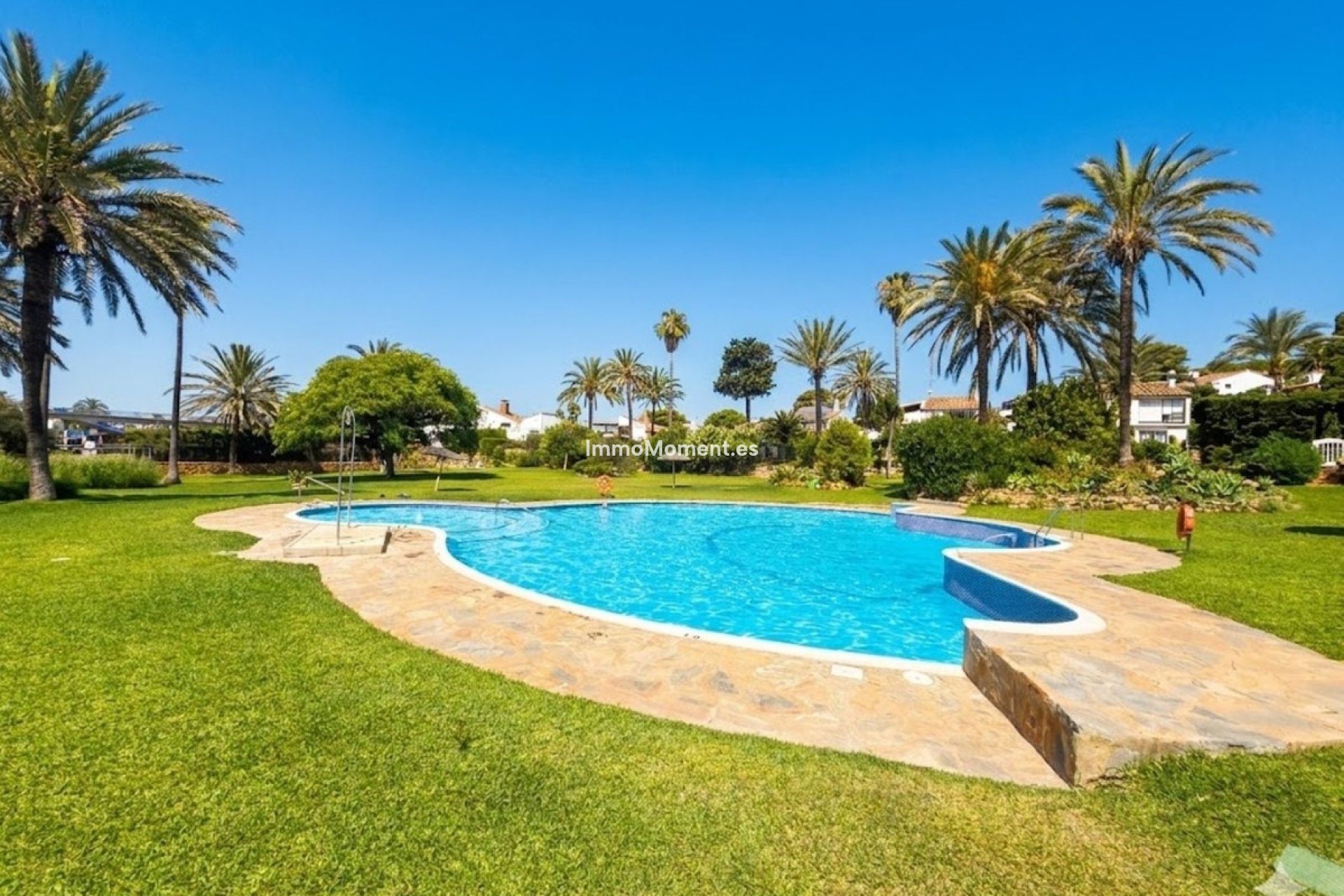 Resale - Detached villa - Estepona - Estepona Centro