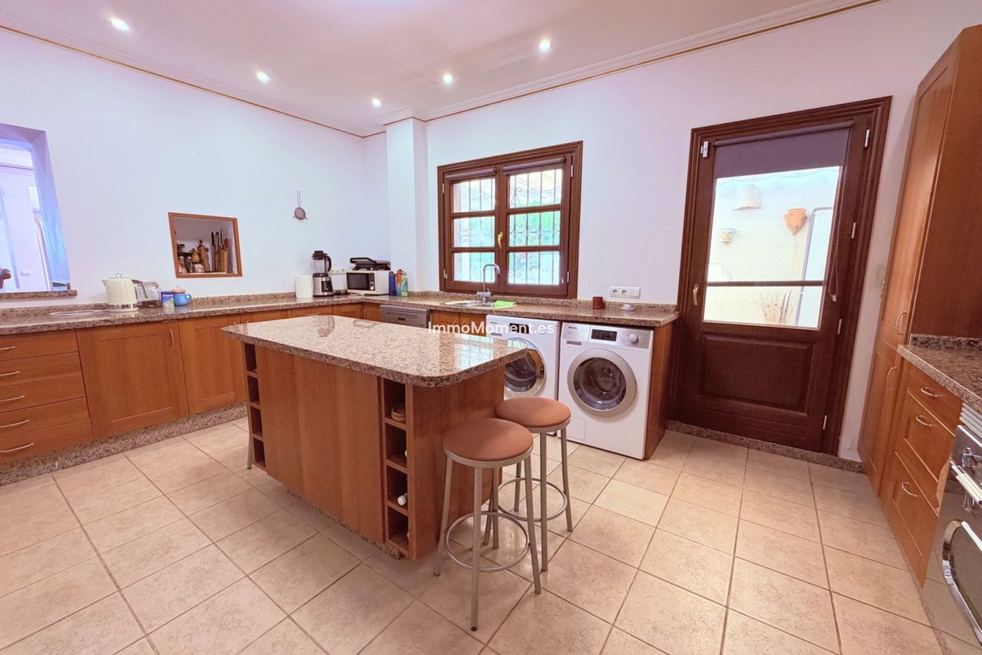Resale - Detached villa - Estepona - Estepona Centro
