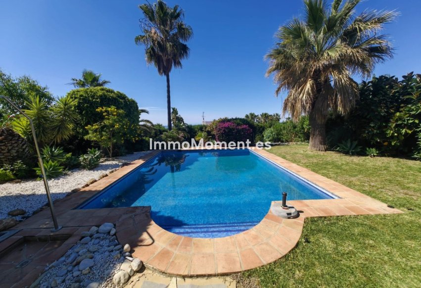 Resale - Detached villa - Estepona - Estepona Centro