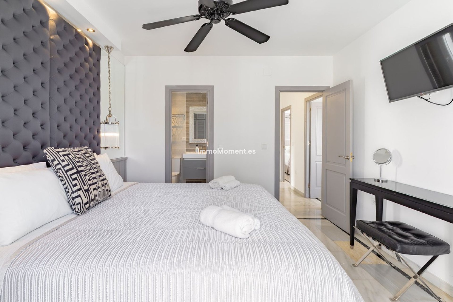 Resale - Detached villa - Estepona - Estepona Centro