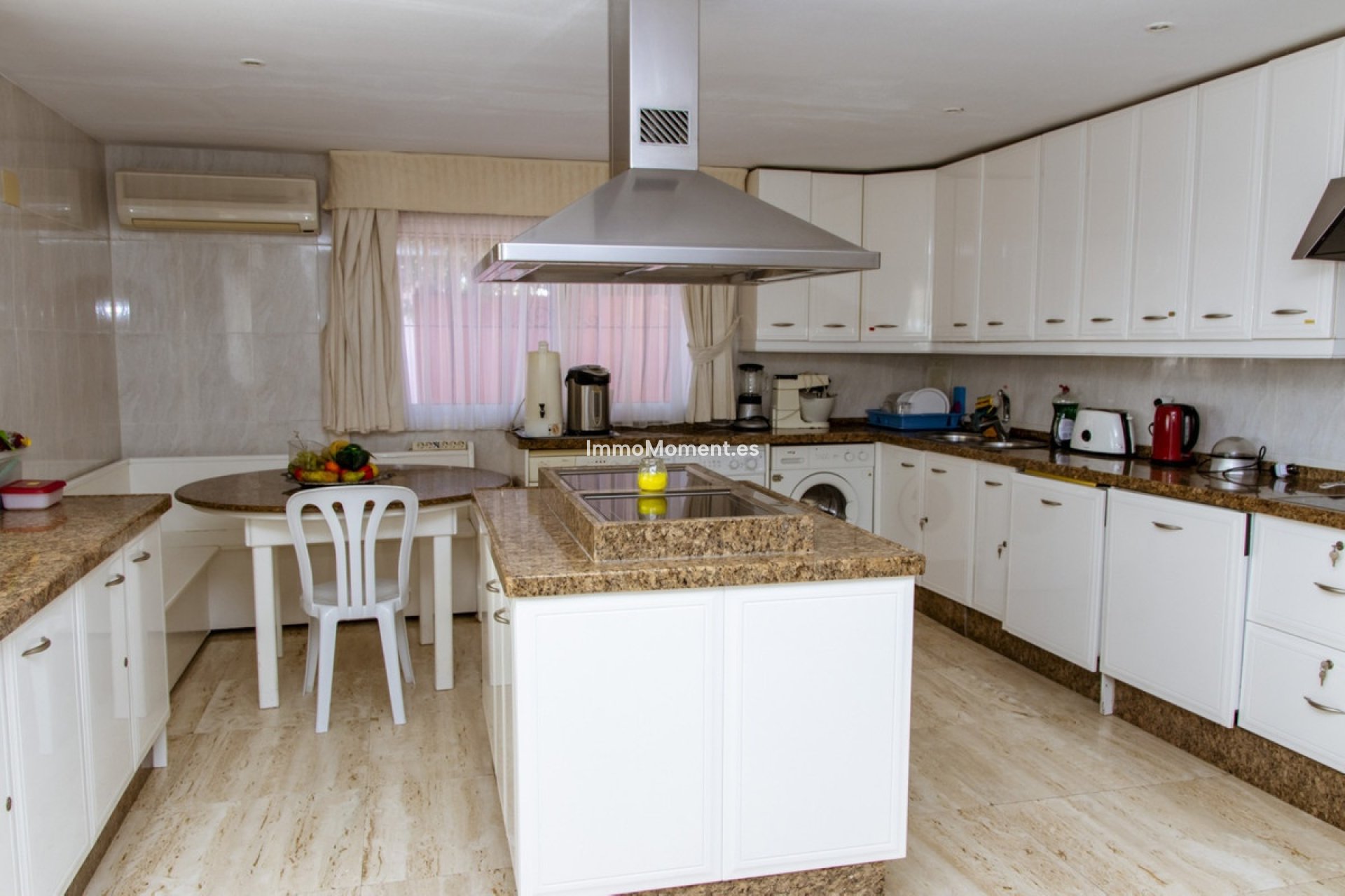 Resale - Detached villa - Estepona - Estepona Centro