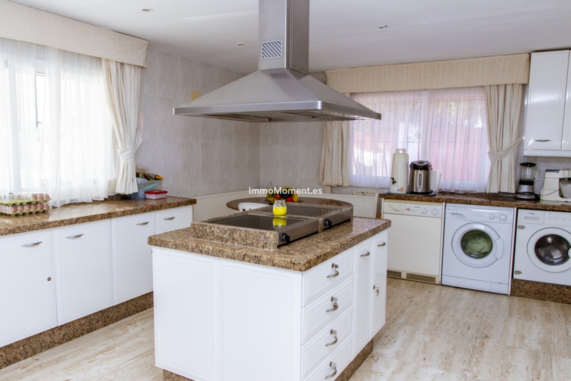 Resale - Detached villa - Estepona - Estepona Centro