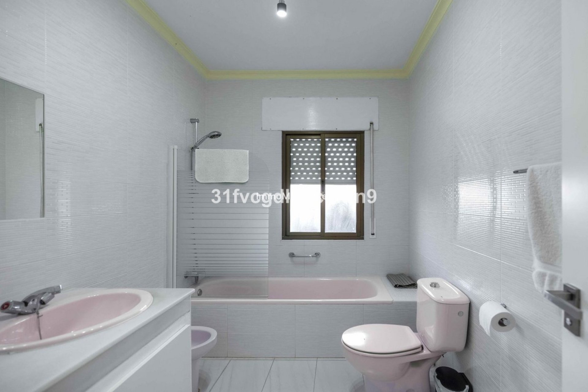 Resale - Detached villa - Estepona - Estepona Centro