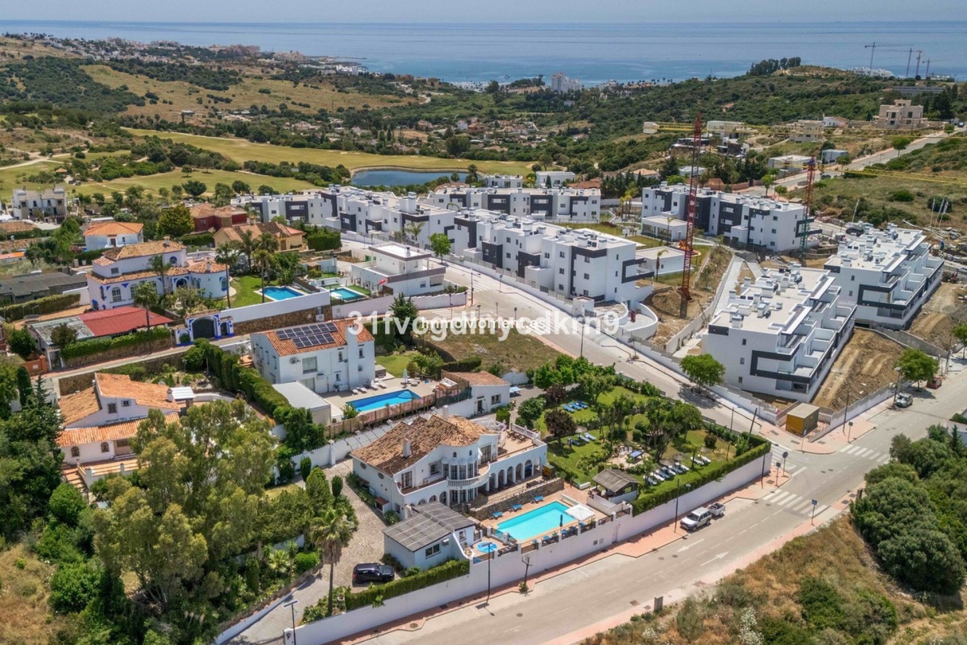 Resale - Detached villa - Estepona - Estepona Centro
