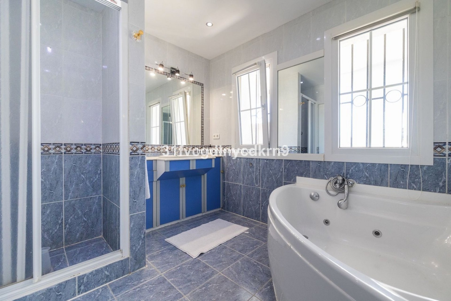 Resale - Detached villa - Estepona - Estepona Centro