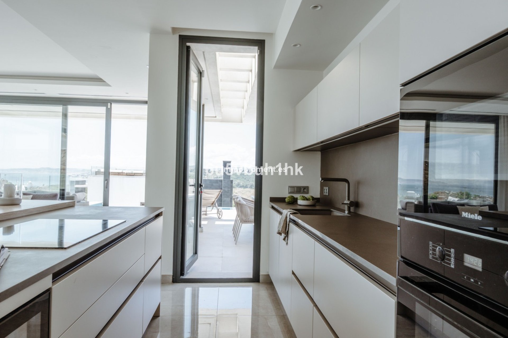 Resale - Detached villa - Estepona - Estepona Centro