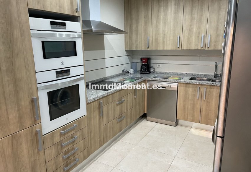 Resale - Detached villa - Estepona - Estepona Centro
