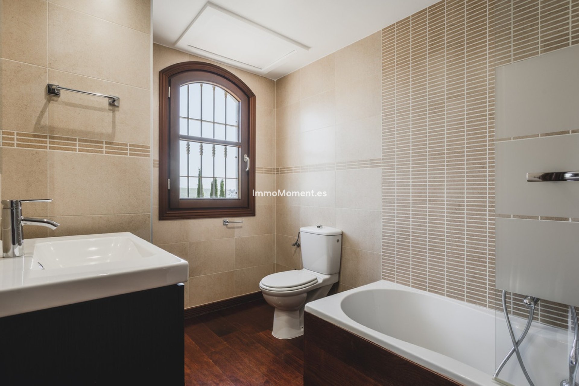 Resale - Detached villa - Estepona - Estepona Centro