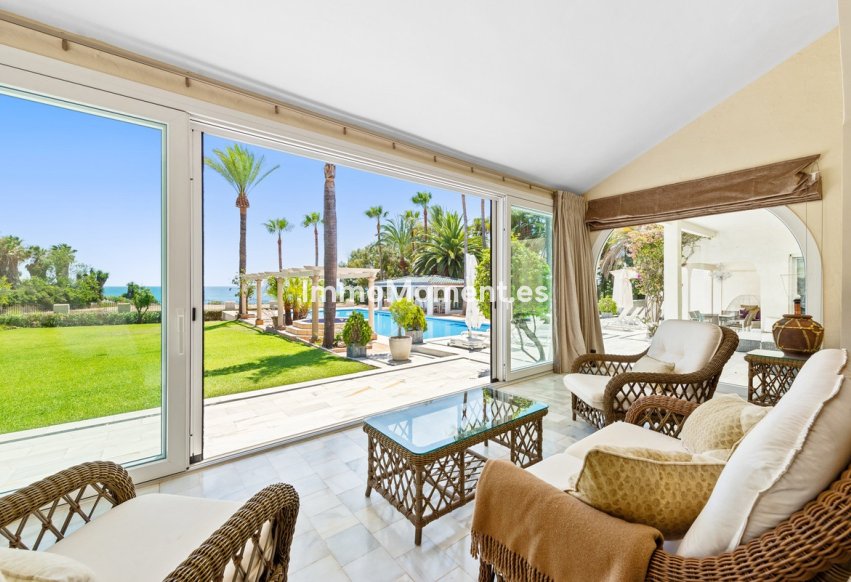 Resale - Detached villa - Estepona - Estepona Centro