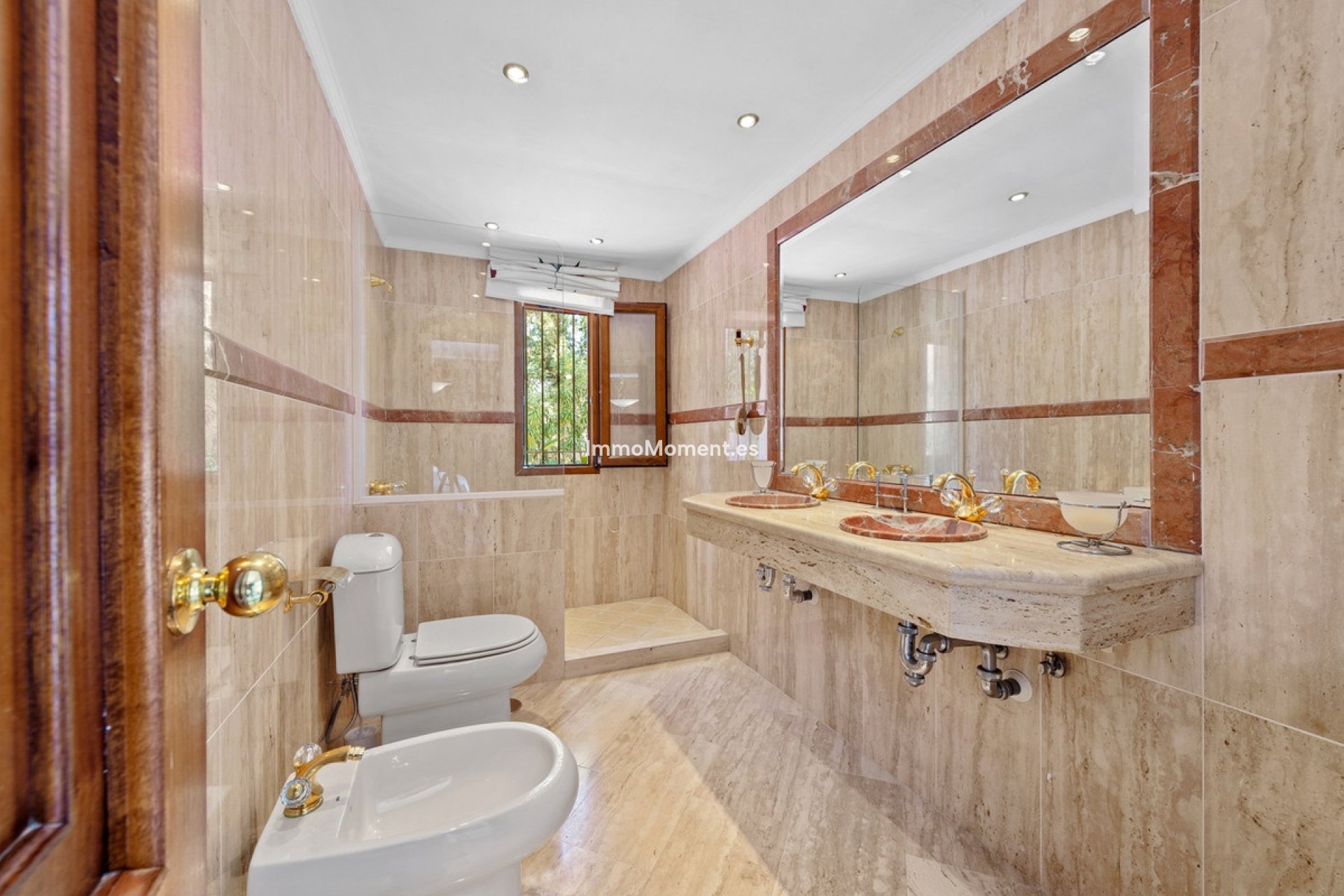 Resale - Detached villa - Estepona - Estepona Centro