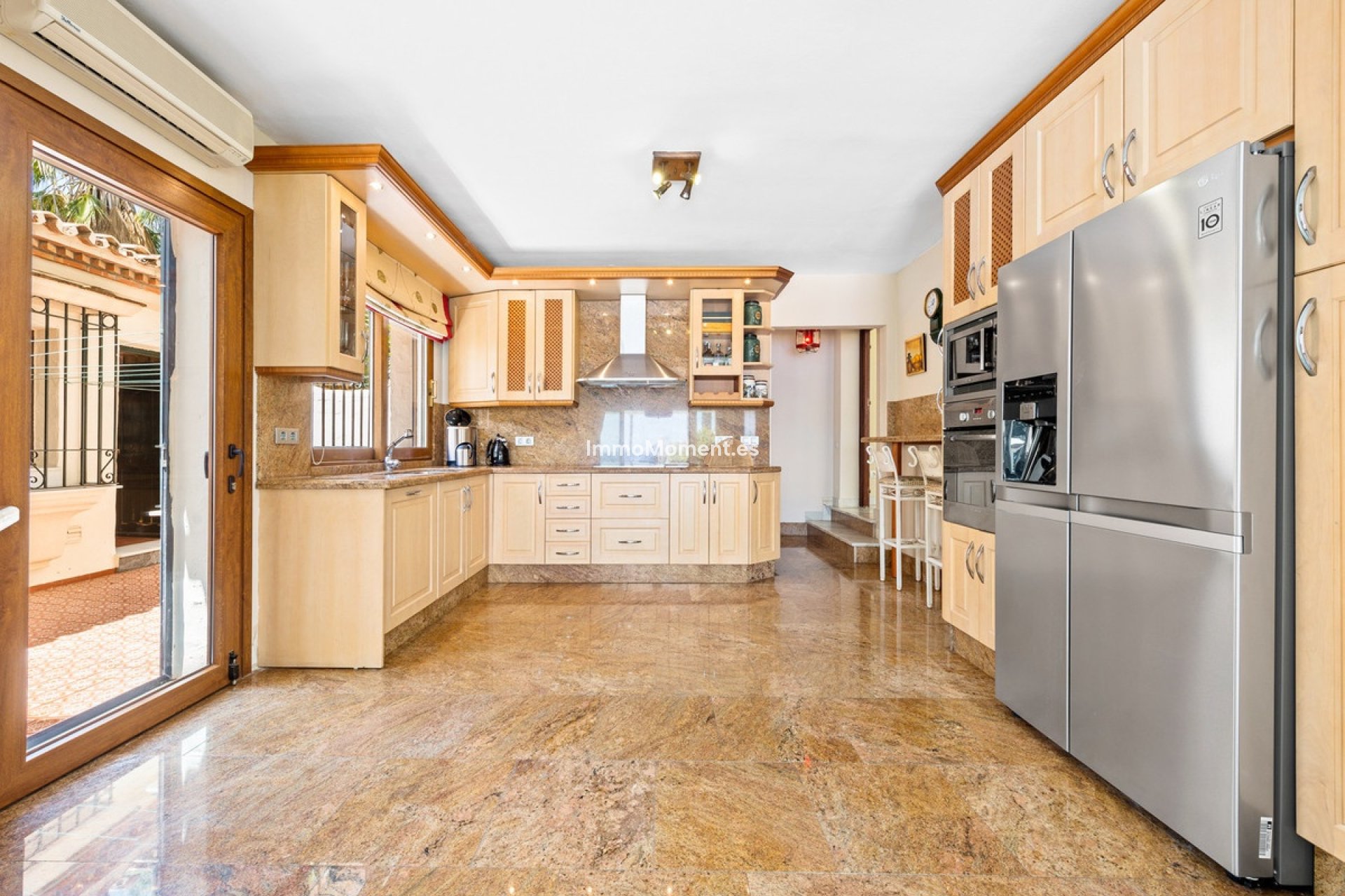 Resale - Detached villa - Estepona - Estepona Centro