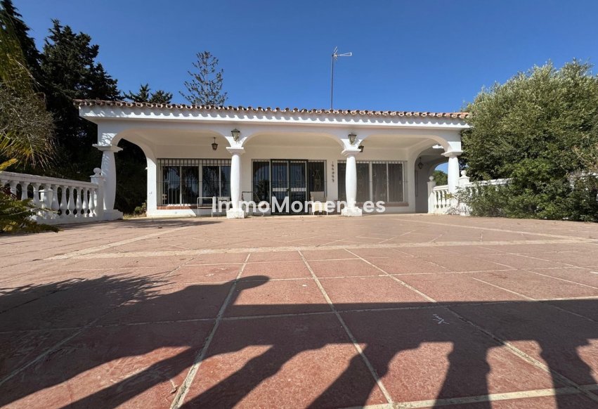 Resale - Detached villa - Estepona - Estepona Centro
