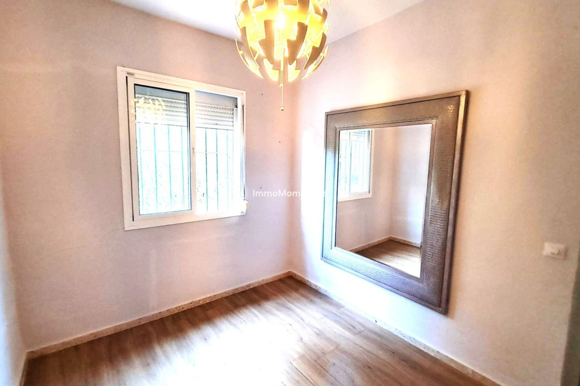 Resale - Detached villa - Estepona - Estepona Centro