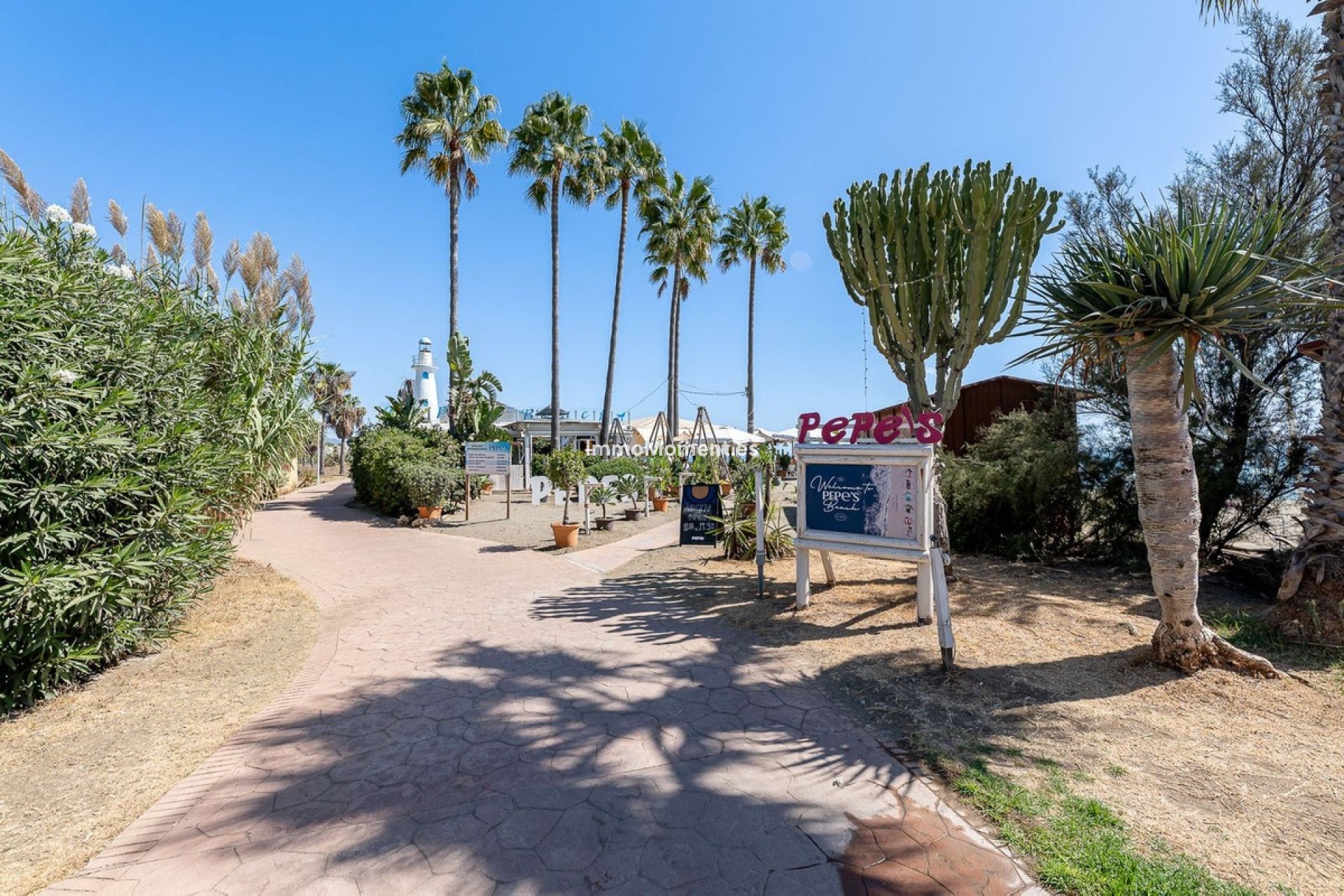 Resale - Detached villa - Estepona - Estepona Centro