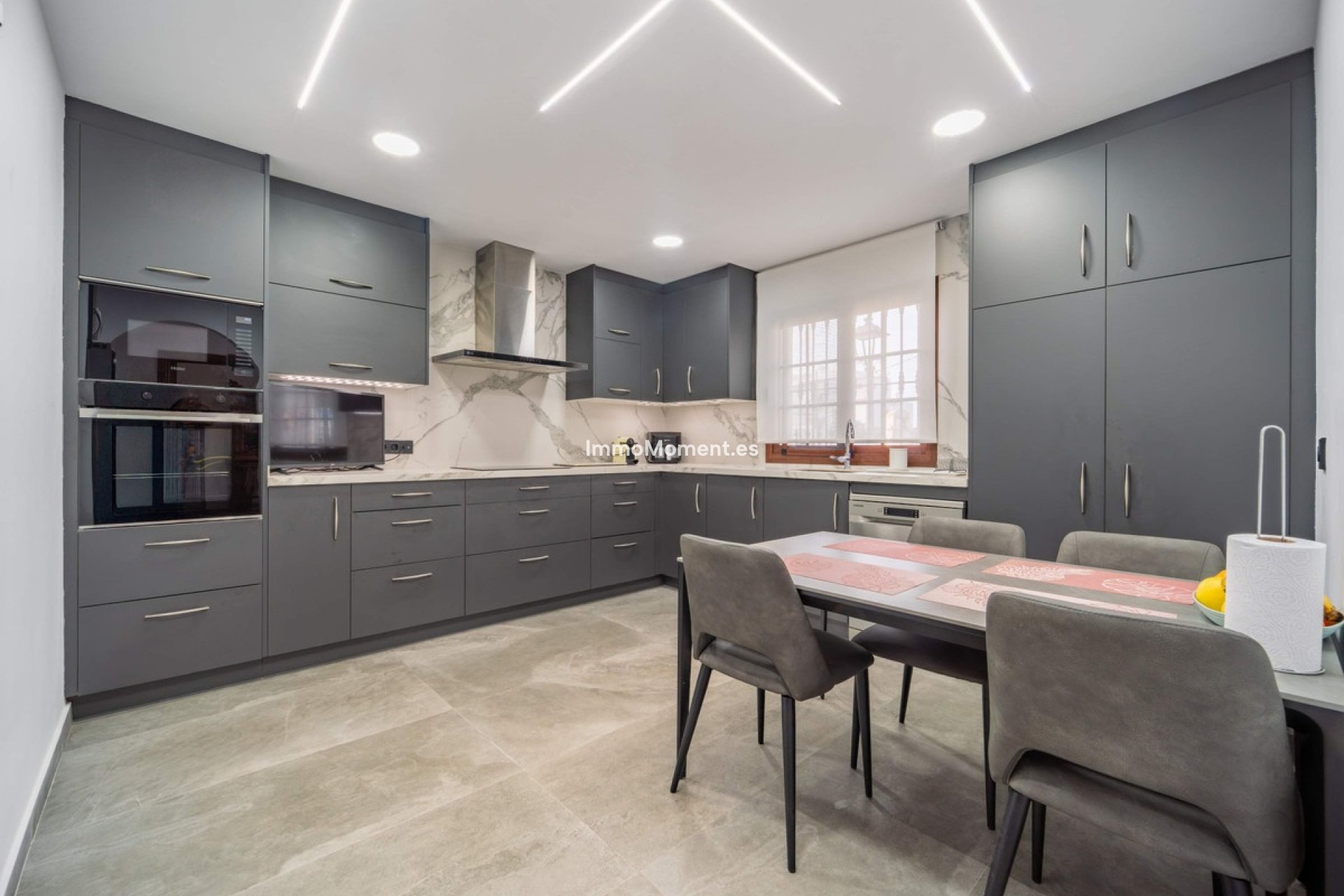 Resale - Detached villa - Estepona - Estepona Centro