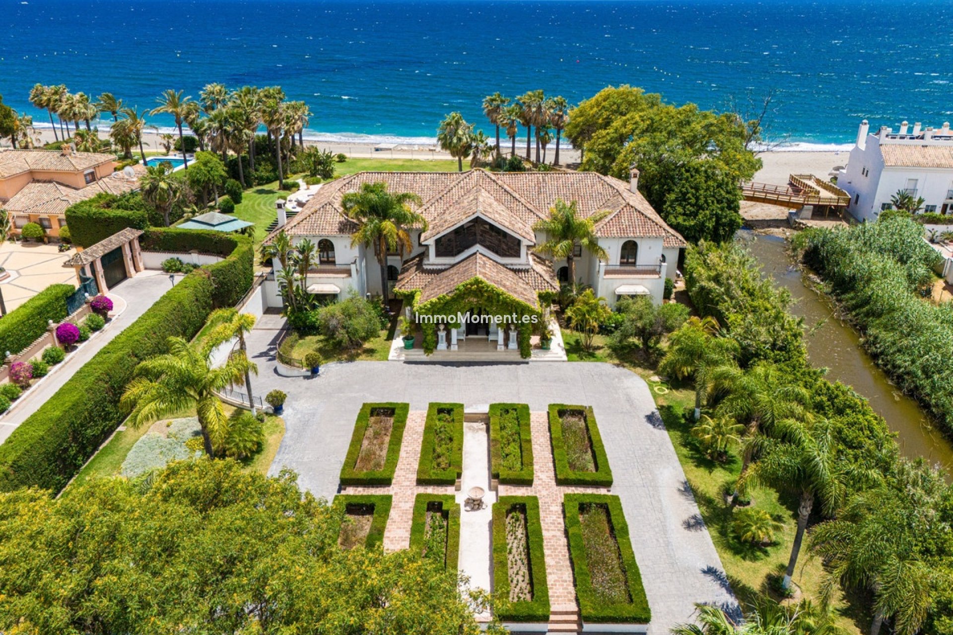 Resale - Detached villa - Estepona - Estepona Centro