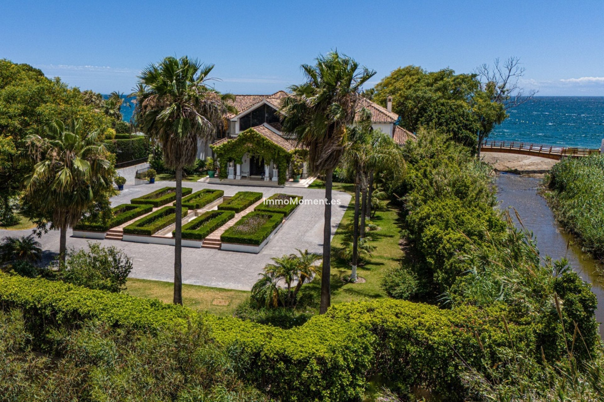 Resale - Detached villa - Estepona - Estepona Centro
