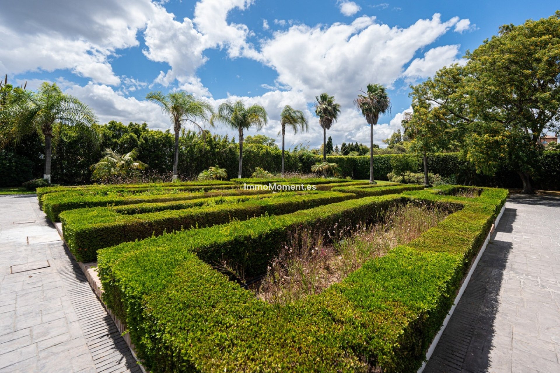 Resale - Detached villa - Estepona - Estepona Centro