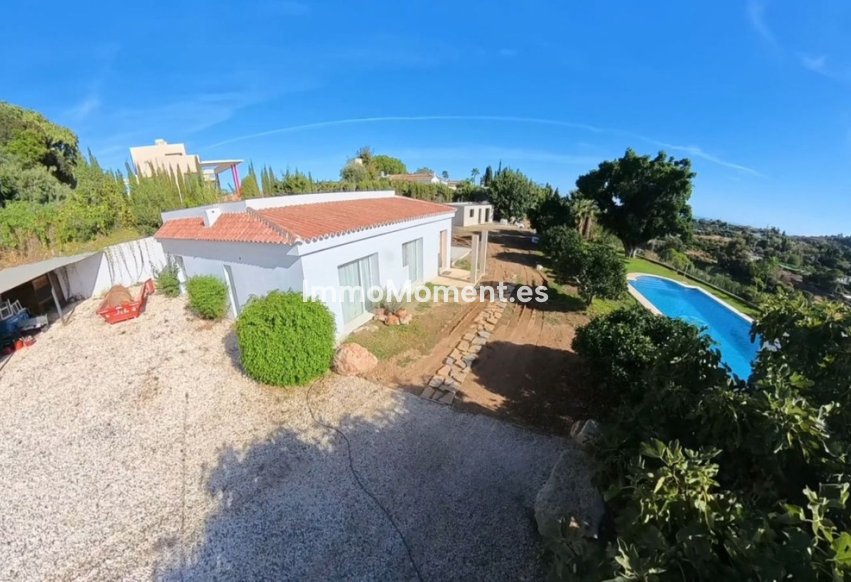 Resale - Detached villa - Estepona - Estepona Centro