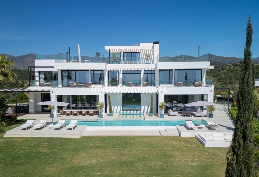 Resale - Detached villa - Estepona - Estepona Centro