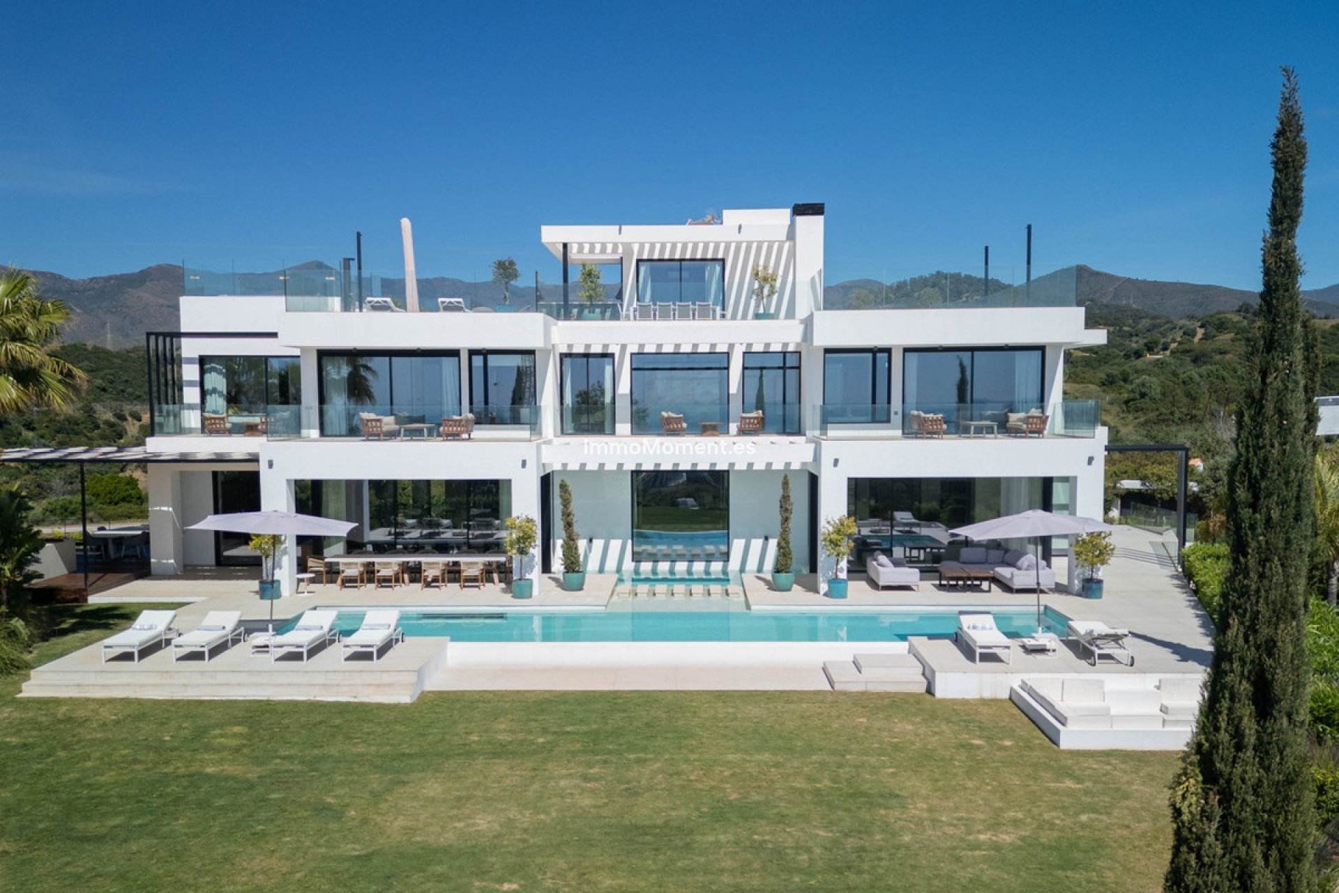 Resale - Detached villa - Estepona - Estepona Centro
