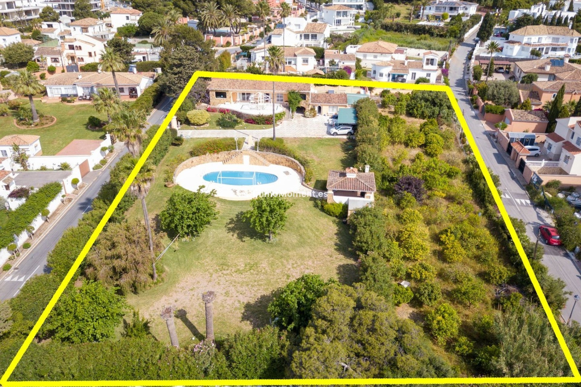 Resale - Detached villa - Estepona - Estepona Centro