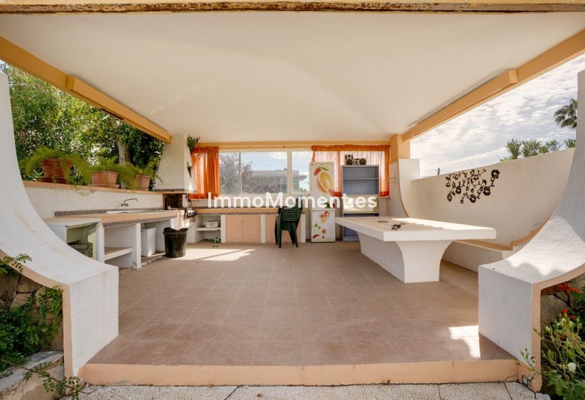 Resale - Detached villa - Estepona - Estepona Centro