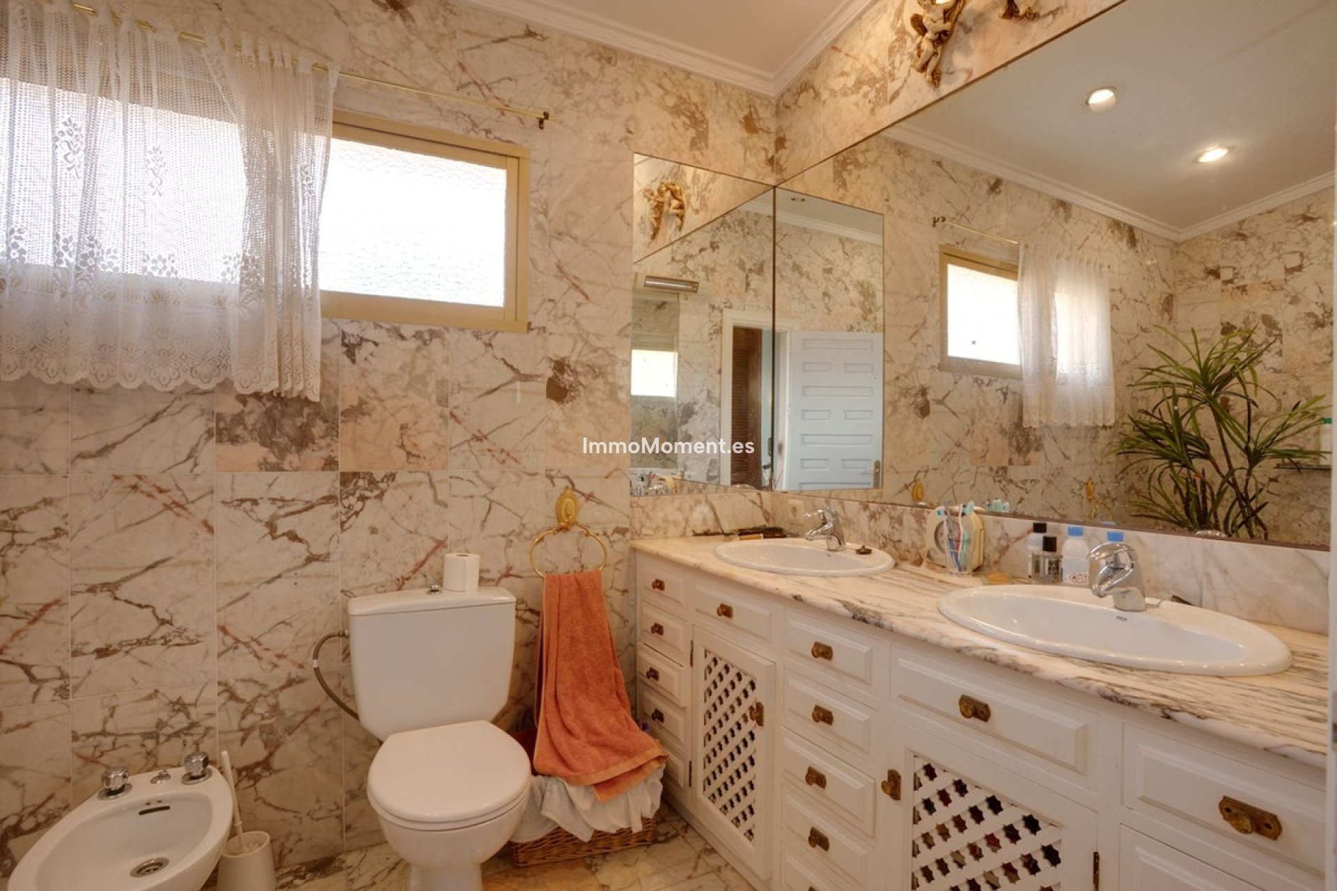 Resale - Detached villa - Estepona - Estepona Centro