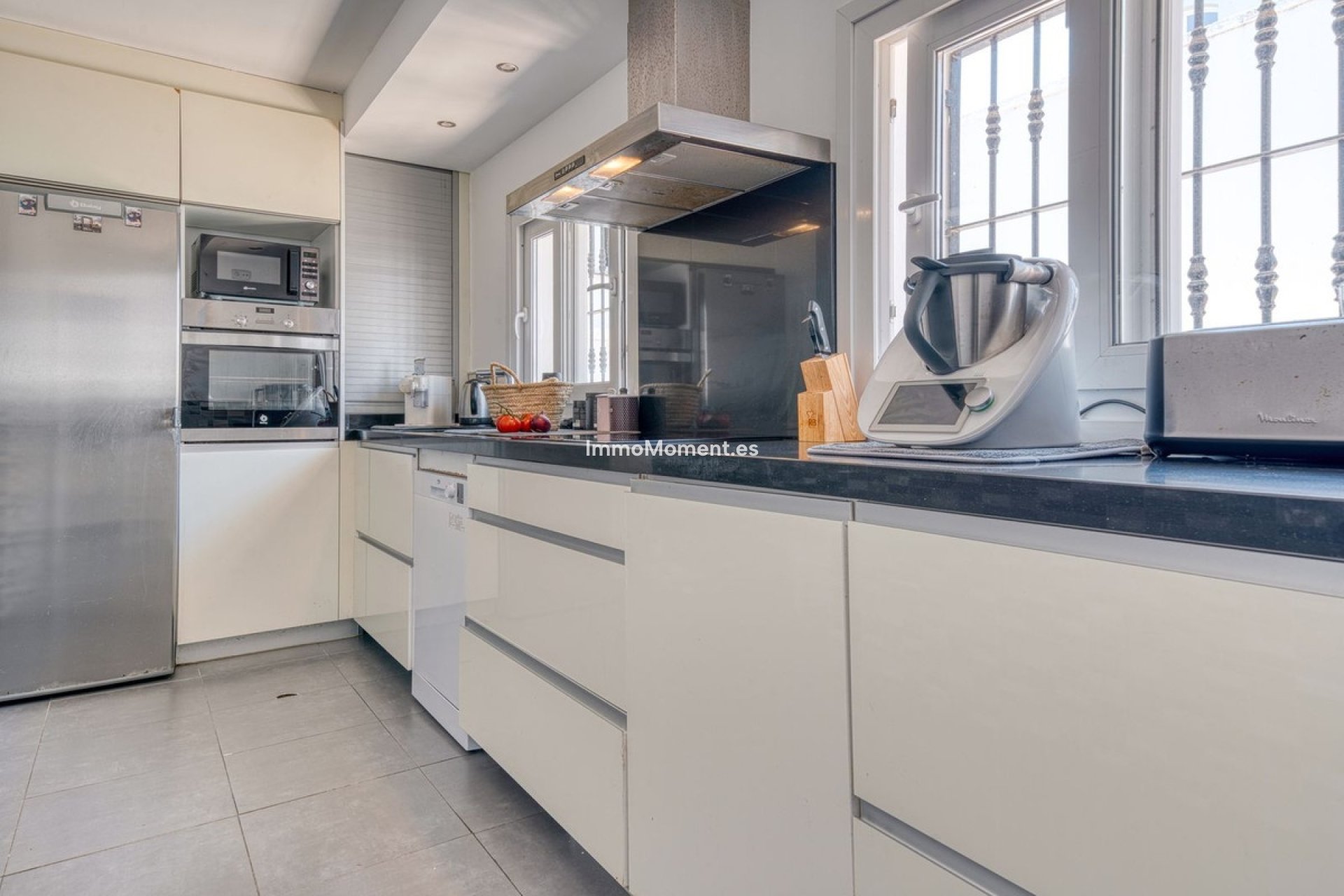 Resale - Detached villa - Estepona - Estepona Centro