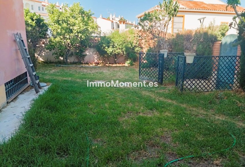 Resale - Detached villa - Estepona - Estepona Centro