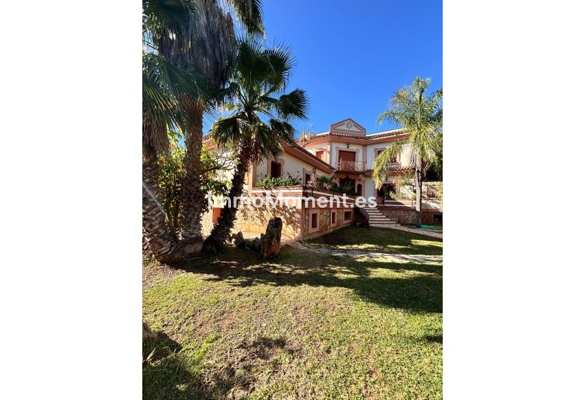 Resale - Detached villa - Estepona - Estepona Centro