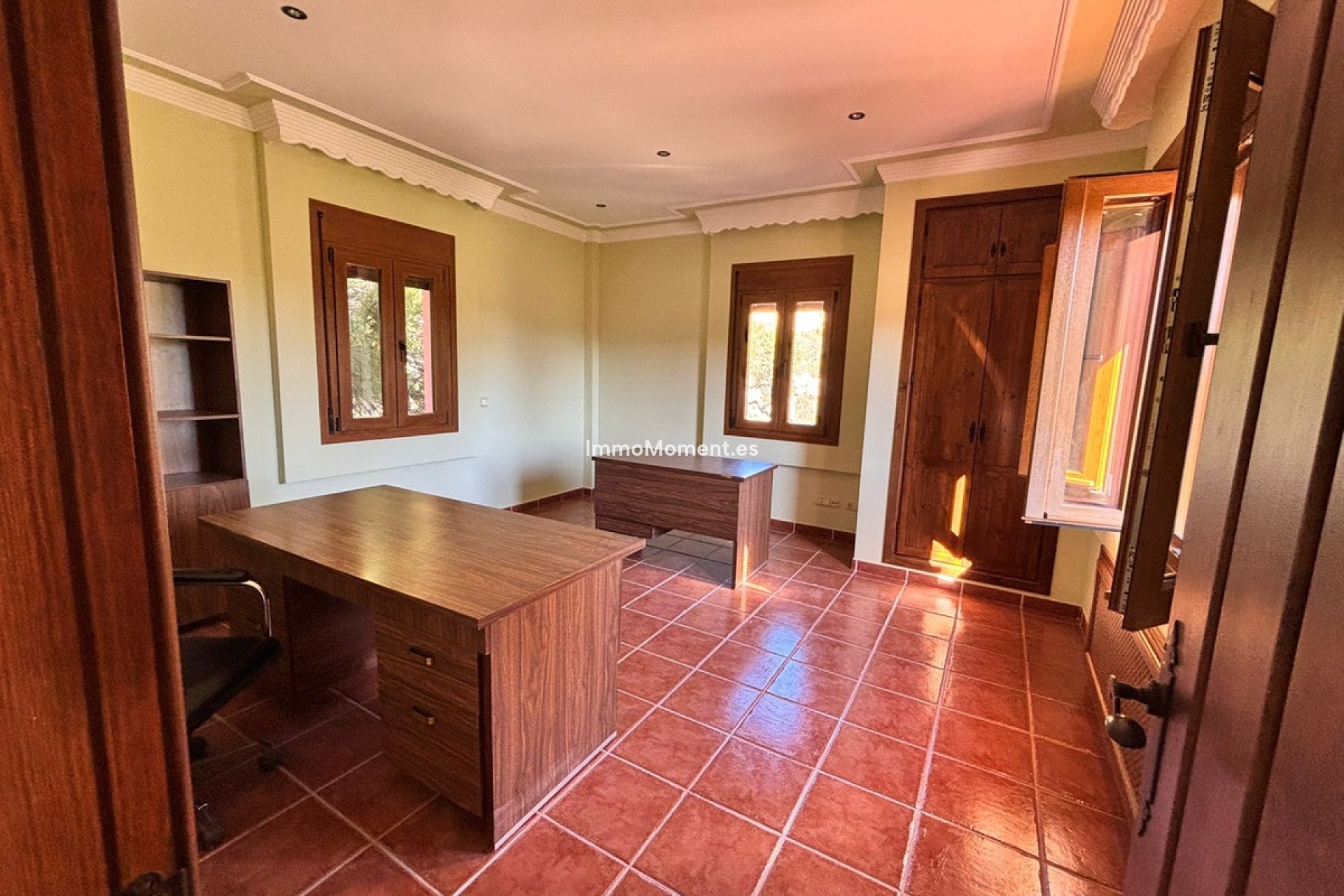 Resale - Detached villa - Estepona - Estepona Centro
