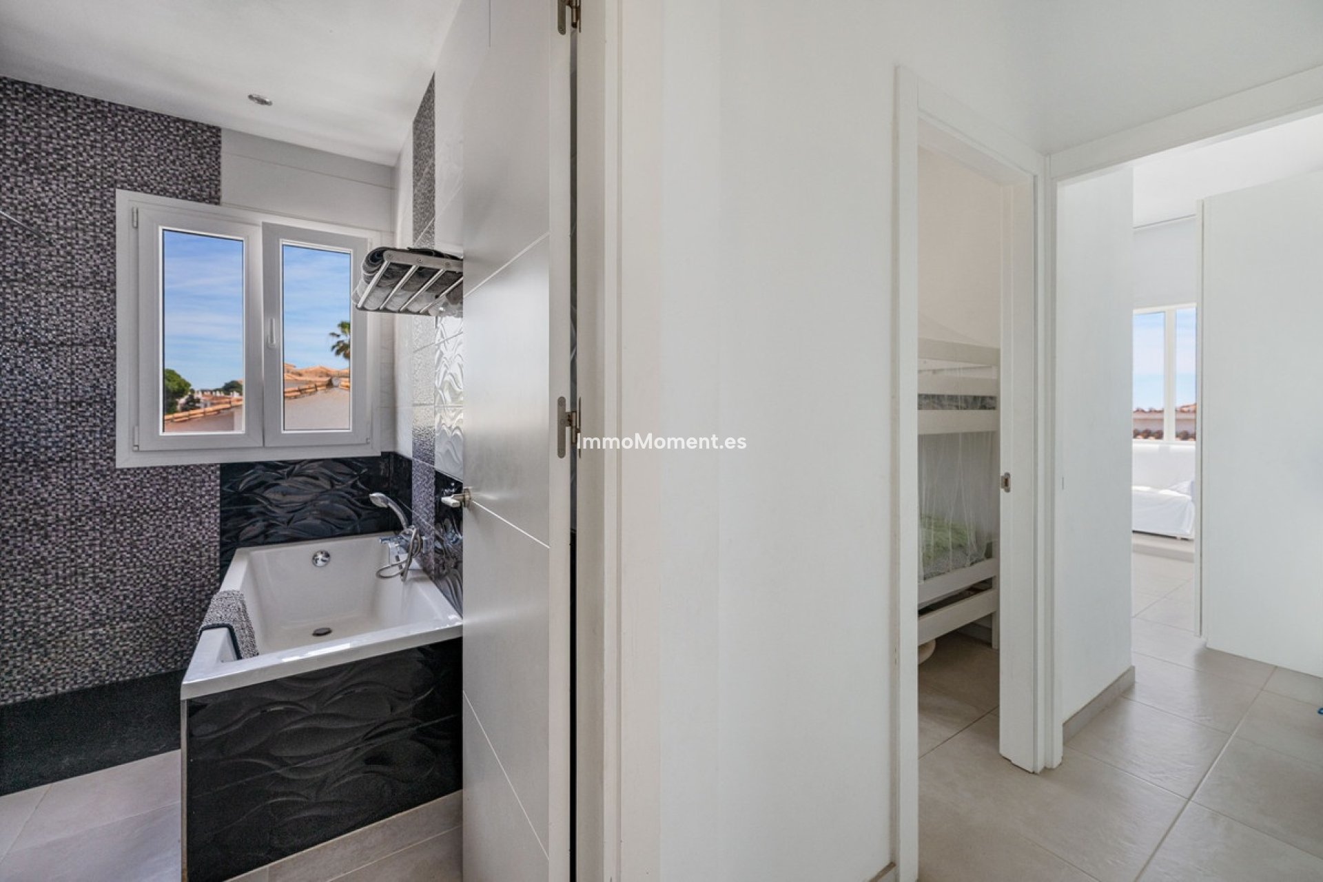 Resale - Detached villa - Estepona - Estepona Centro