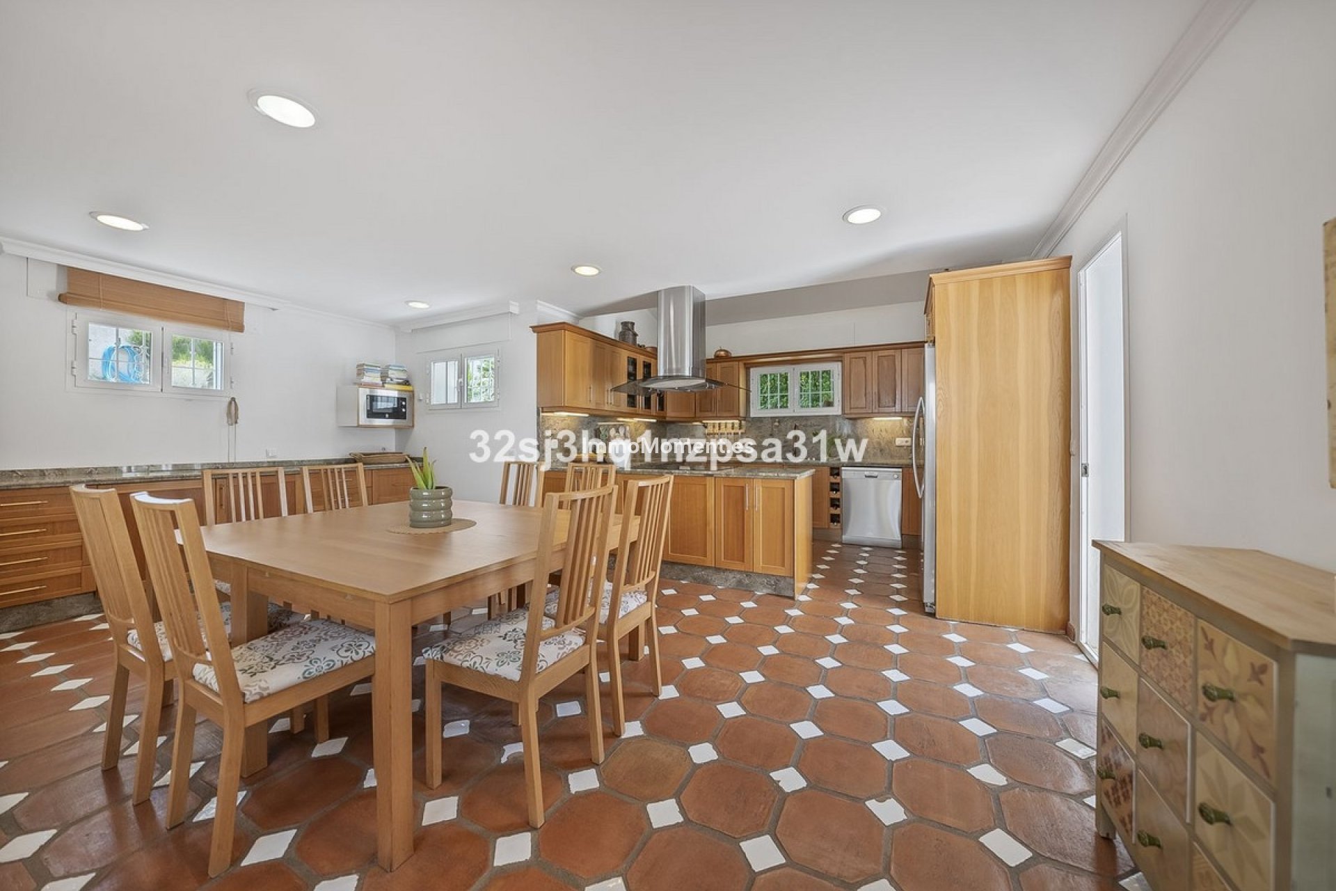 Resale - Detached villa - Estepona - Estepona Centro