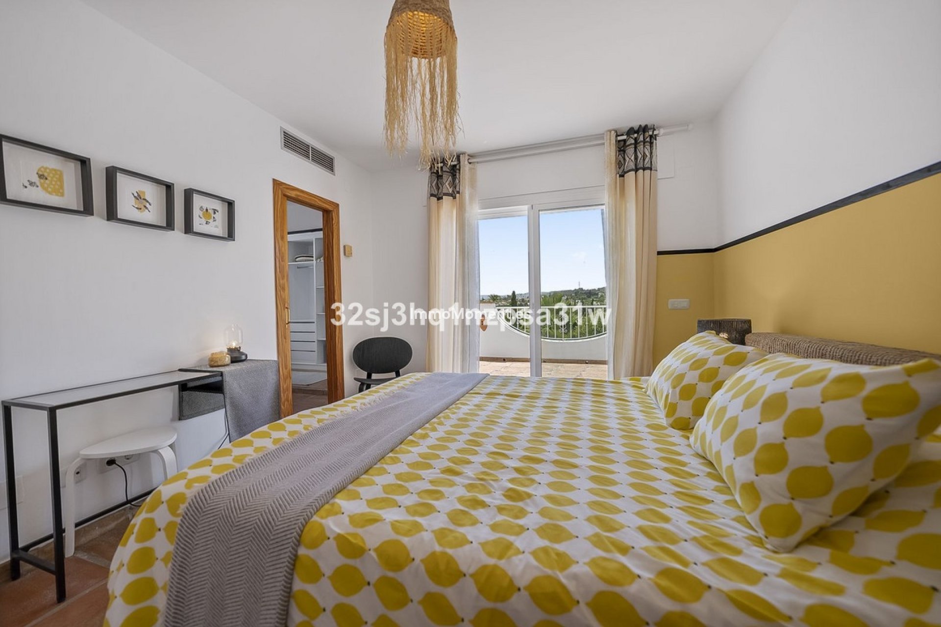 Resale - Detached villa - Estepona - Estepona Centro