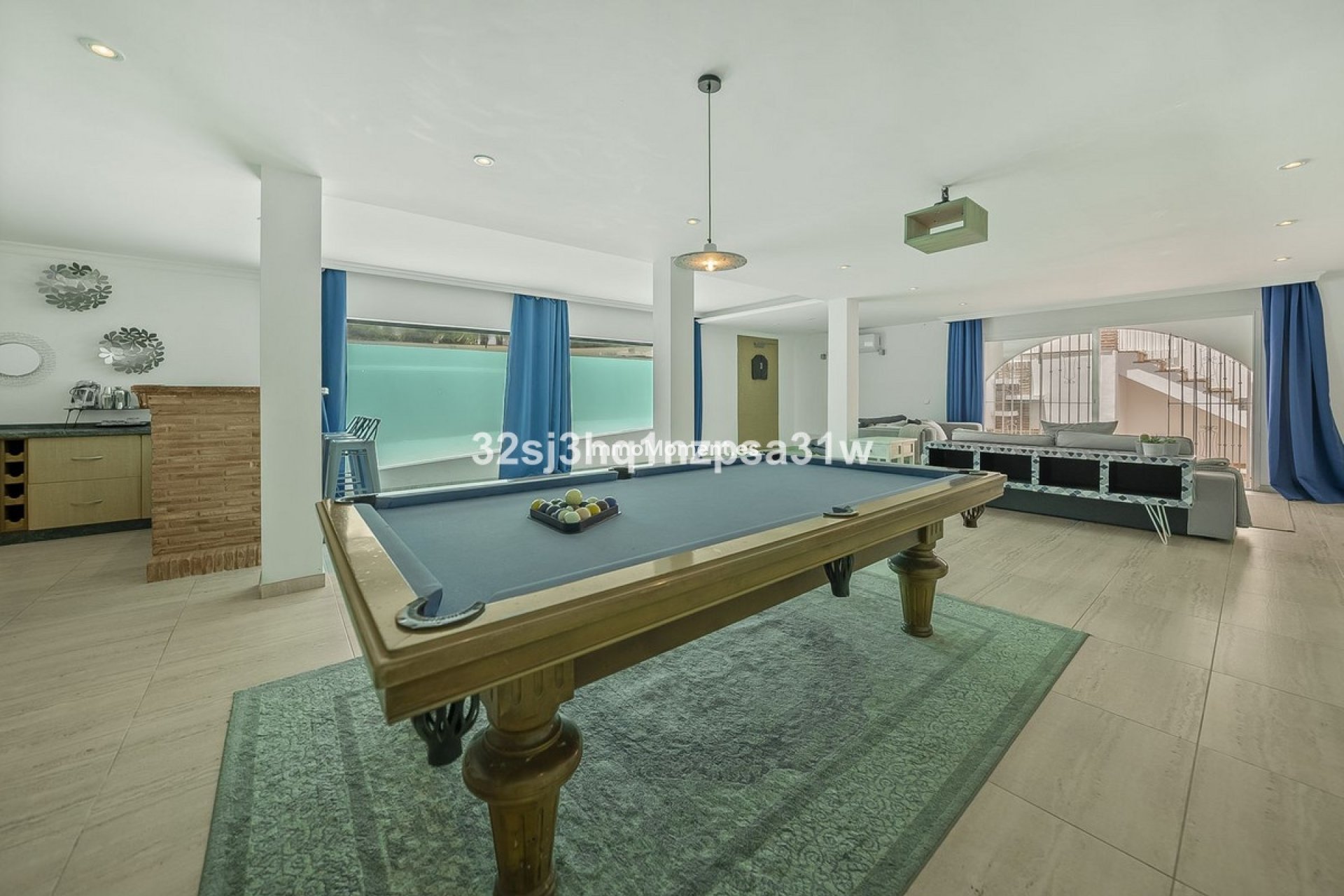 Resale - Detached villa - Estepona - Estepona Centro