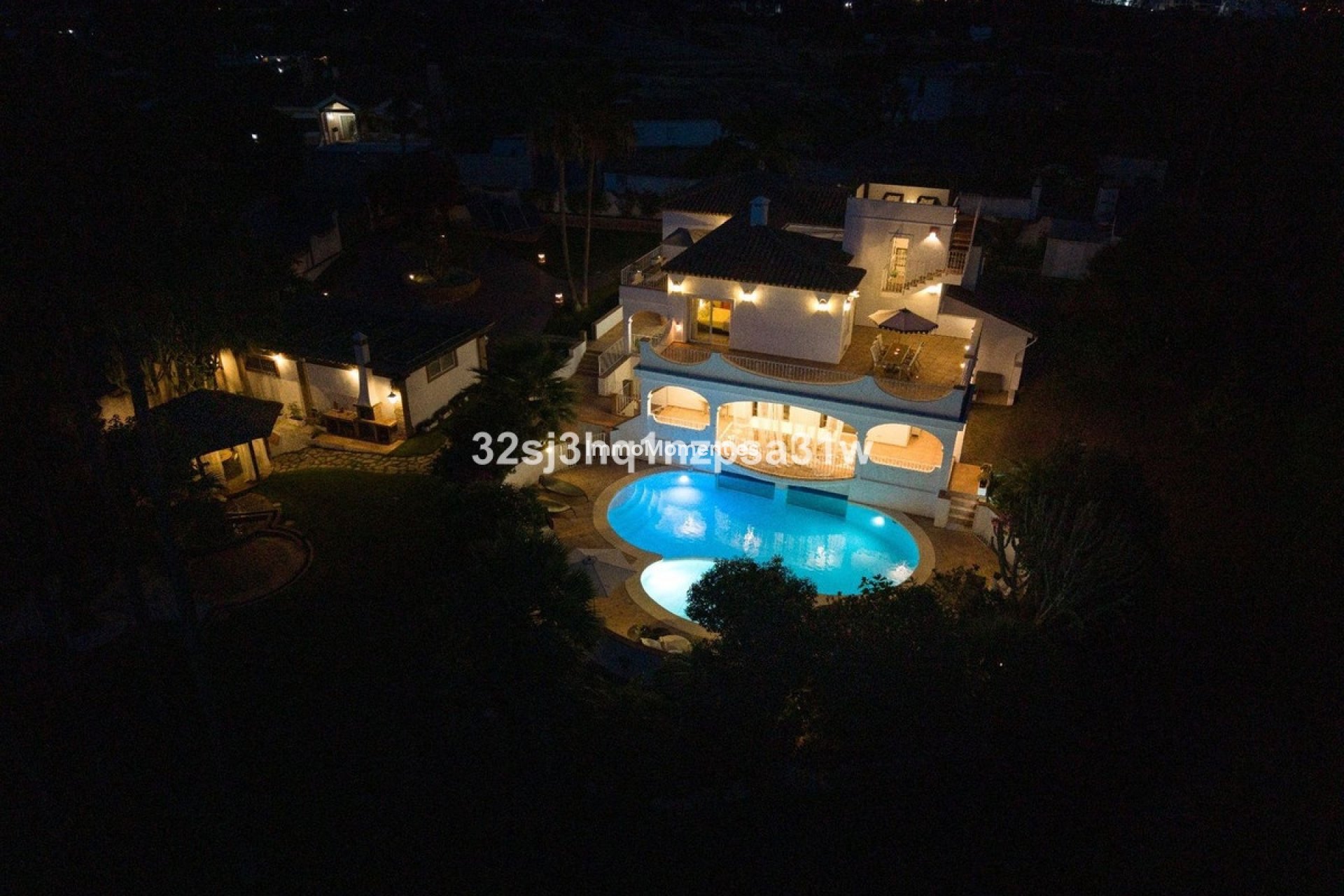 Resale - Detached villa - Estepona - Estepona Centro