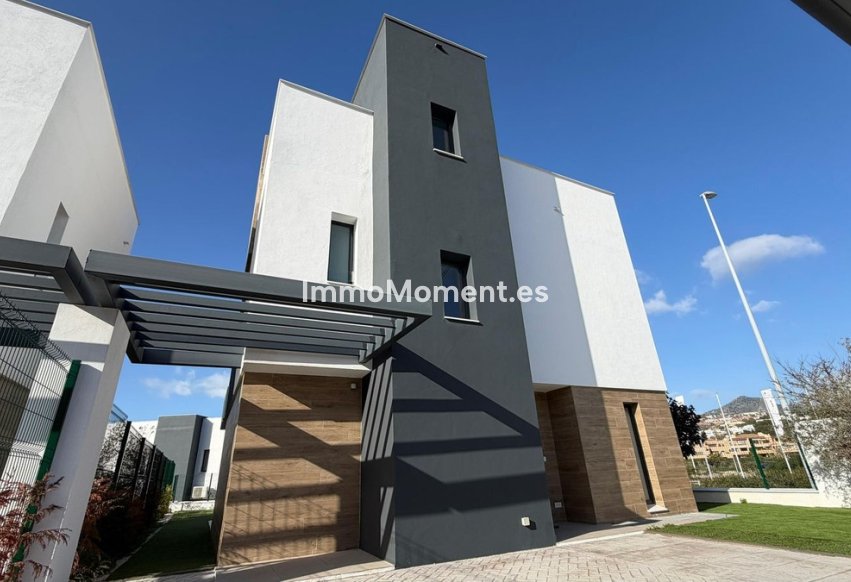 Resale - Detached villa - Estepona - Estepona Centro
