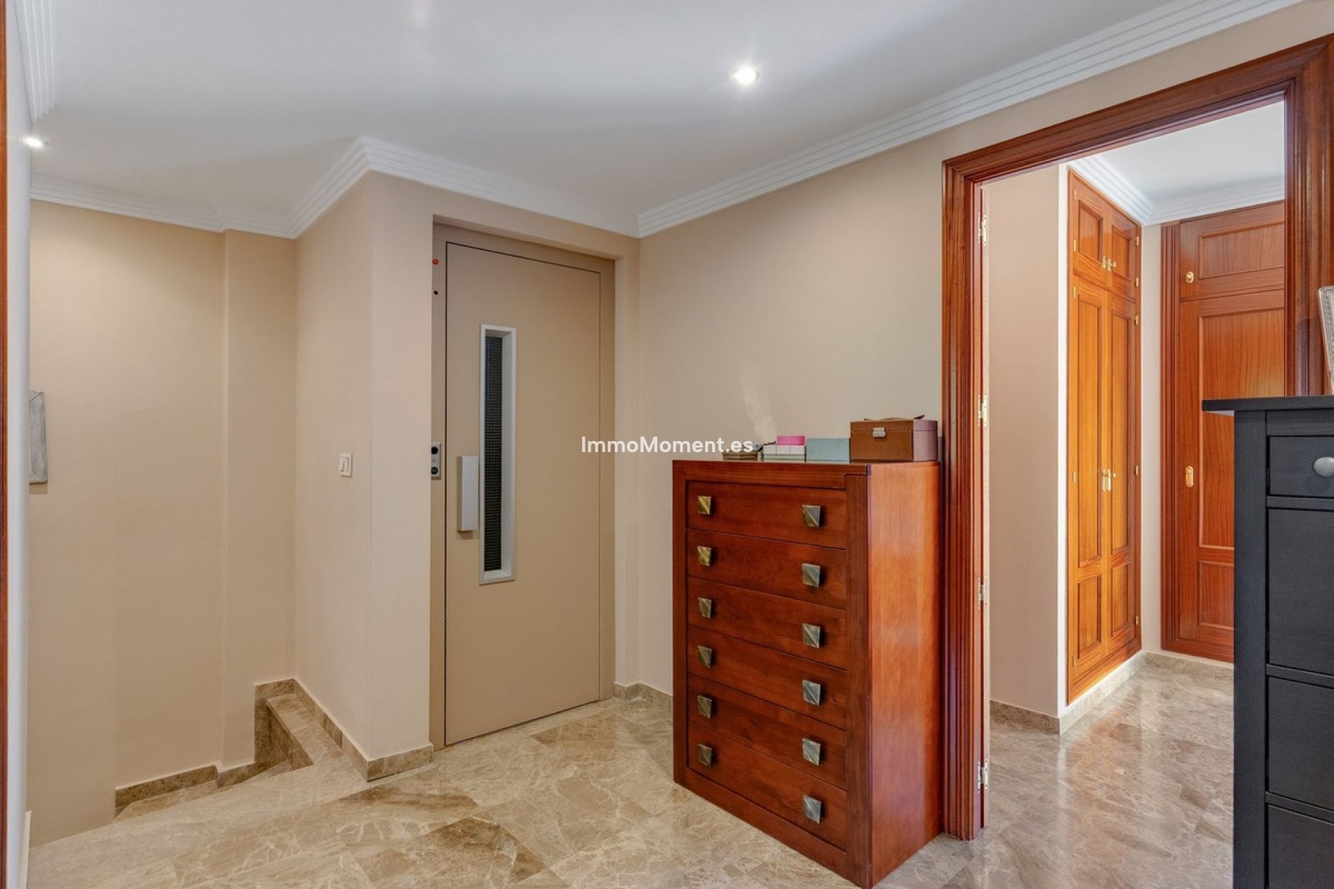 Resale - Detached villa - Estepona - Estepona Centro
