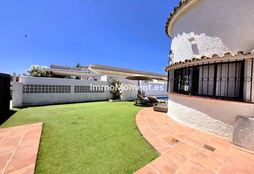 Resale - Detached villa - Estepona - Estepona Centro