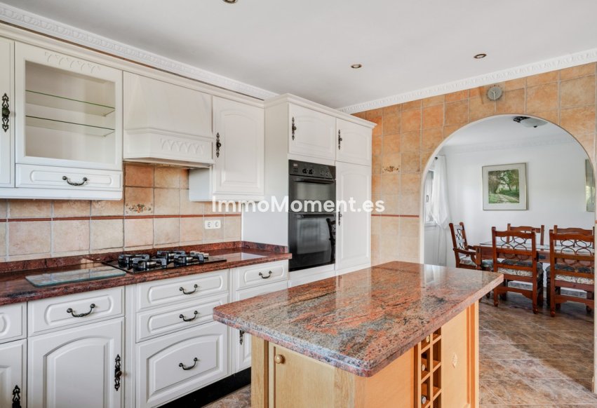 Resale - Detached villa - Estepona - Estepona Centro
